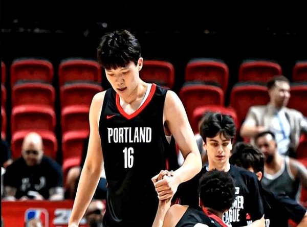 Chơi với chấn thương! Trail Blazers 10: 30 chống lại Grizzlies, Yang Hansen phải đối mặt với 3 thách